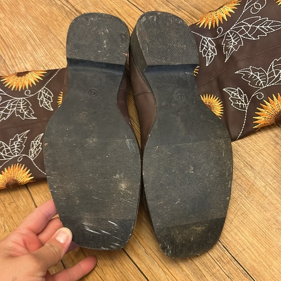 Brown Cowboy Boots with Sunflower Embroidery Size 41 - Picture 3 of 8